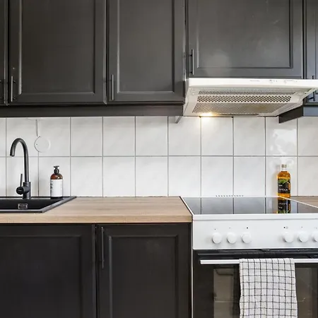 2 Bedroom W/ Parking & Balcony *