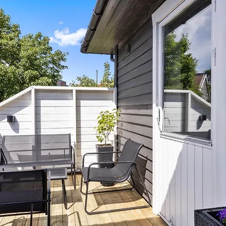 2 Bedroom W/ Parking & Balcony * 滕斯贝格