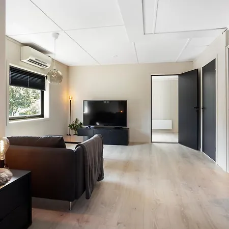 Διαμέρισμα 2 Bedroom W/ Parking & Balcony