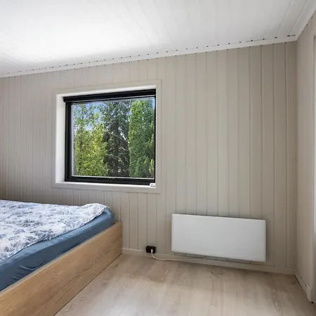 2 Bedroom W/ Parking & Balcony דירה *