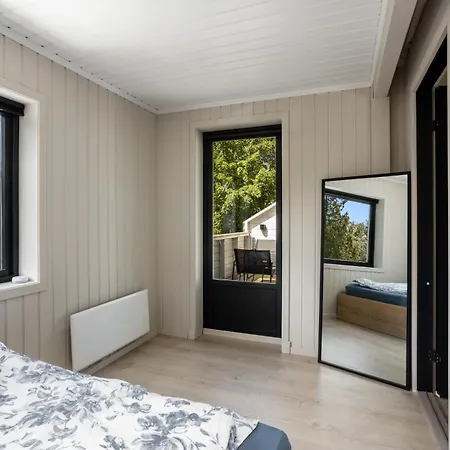 2 Bedroom W/ Parking & Balcony *